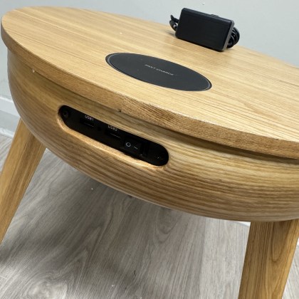 Jual Oak - Smart Charging Side Table Jual Oak - Smart Charging Side Table
