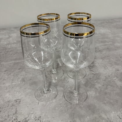 Set of 4 - Wine Glasses with gold trim Set of 4 - Wine Glasses with gold trim