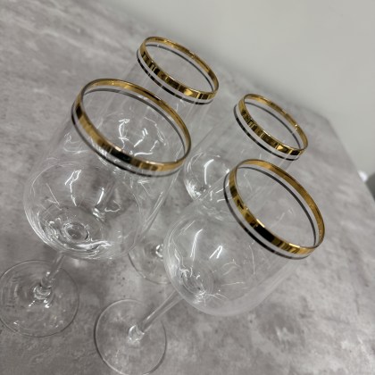Set of 4 - Wine Glasses with gold trim Set of 4 - Wine Glasses with gold trim